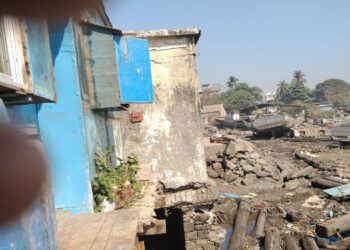 करंजा जेटीवरील शौचालयाची दुरवस्था