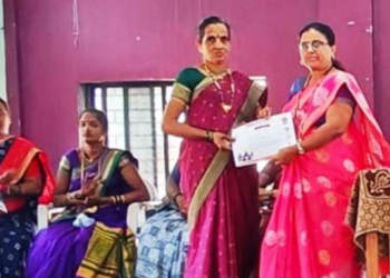 पोषण आहार बनविणार्‍यांचा सन्मान