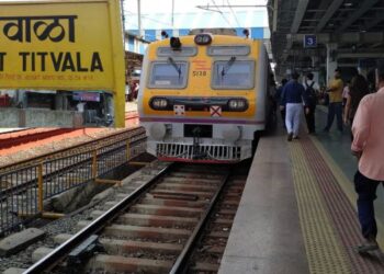 भरधाव ट्रेनमध्ये फेकली दारुची बाटली; अल्पवयीन मुलगी गंभीर जखमी