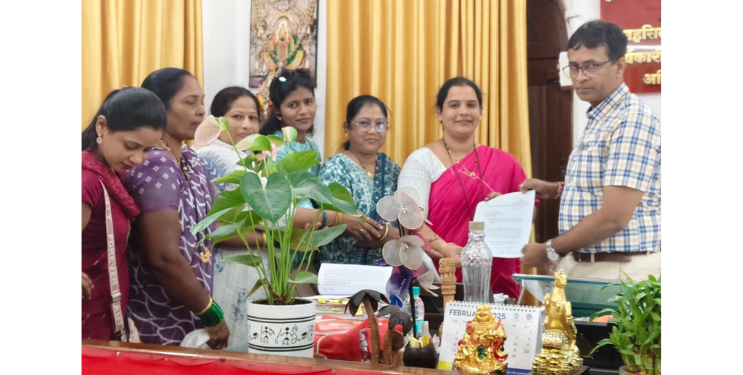 महायुतीविरोधात ठाकरे गट आक्रमक