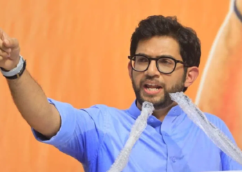 मुंबईच्या सन्मानासाठी लढण्याची तयारी ठेवा: आदित्य ठाकरे
