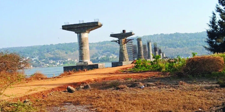 कोट्यवधींच्या चुराड्यानंतर बागमांडला बाणकोट पुलाचे काम सुरू