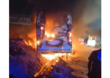 भीषण! खासगी प्रवासी बसला आग; तीस प्रवासी…