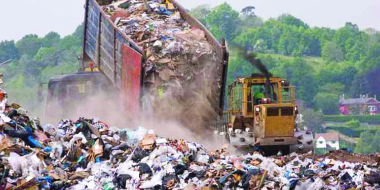 वाढता कचरा पर्यटन व्यवसायाच्या मुळावर