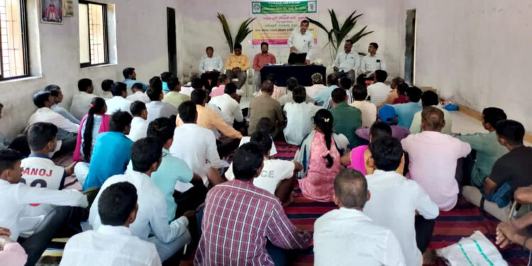 शेतकर्‍यांसाठी नारळ उत्पादन तंत्रज्ञानाविषयी प्रशिक्षण