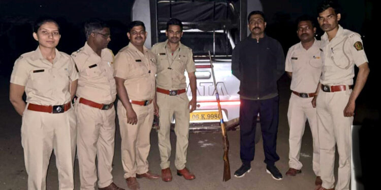 देशी बनावटीची बंदूक जप्त