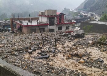 काश्मीरवर निसर्ग कोपला! ढगफुटीत 40 घरांचे नुकसान