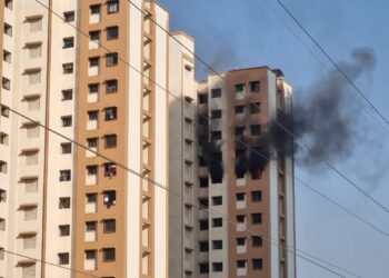 सिडकोच्या गृहप्रकल्पाच्या दहाव्या मजल्यावर लागली आग 