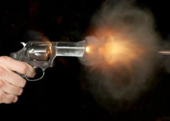 धक्कादायक! चेंबूरमध्ये भर रस्त्यात व्यावसायिकावर गोळीबार