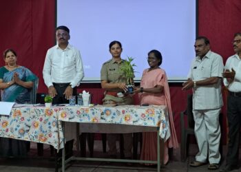 पालकांनी मुलांशी संवाद साधणे गरजेचे- पोलीस अधिकारी लटपटे