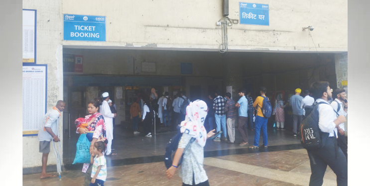 खारघर स्थानकाला घरघर