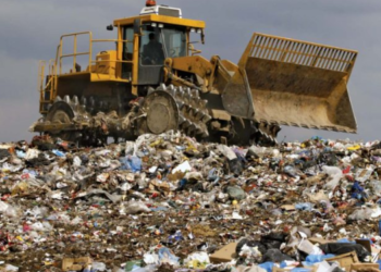 जेसीबीखाली चिरडून कचरावेचक महिलेचा मृत्यू