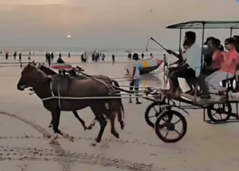 रेवदंडा समुद्रकिनाऱ्यावर पर्यटकांची तुफान गर्दी