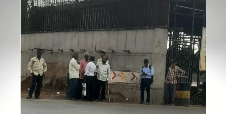 निवारा शेडअभावी प्रवाशांचे हाल