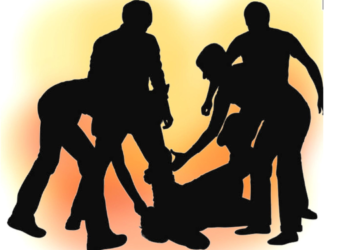 अल्पवयीन मुलावर त्रिकुटाचा प्राणघातक हल्ला