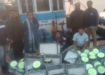 बेकायदेशीर एलईडी लाईटचा पुरवठा करणारी बोट जप्त