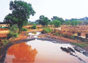 चई रस्त्यावर चिखलाचे साम्राज्य