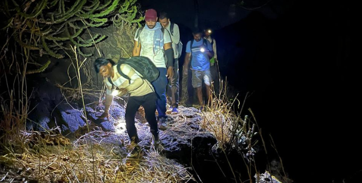 मुंबईतील तीन ट्रेकर्सची कर्जत ढाकभैरी येथून सुटका