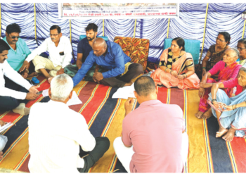 झोतीरपाडा प्रकल्पबाधित उपोषणकर्त्यांची तहसीलदारांनी घेतली भेट