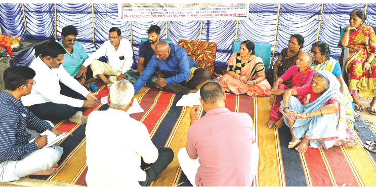झोतीरपाडा प्रकल्पबाधित उपोषणकर्त्यांची तहसीलदारांनी घेतली भेट