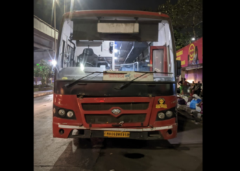 एसटी बसच्या केबिनमधून धूर