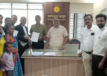 आदिवासींच्या जमिनींवर धनदांडग्याचा डोळा?