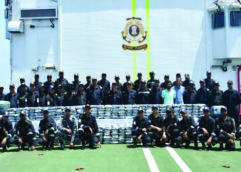 गुजरातच्या समुद्रात तटरक्षक दल व एटीएसची मोठी कारवाई