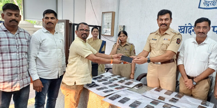 चोरीचे मोबाईल मालकांना परत