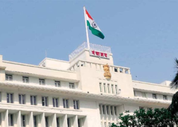 मंत्र्यांचे स्वीय सहायक दोन महिने पगाराविना