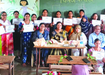 शिवण क्लासच्या प्रमाणपत्रांचे वितरण