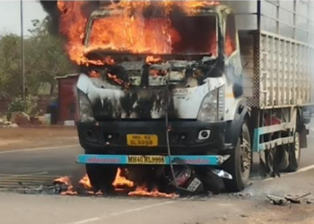 ट्रकच्या धडकेत दुचाकीस्वाराचा मृत्यू; संतप्त जमावाने ट्रक दिला पेटवून