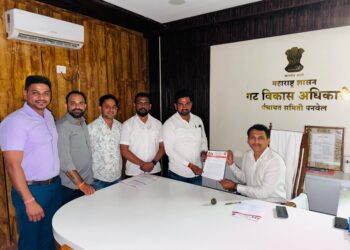 विद्यार्थ्यांच्या भविष्यासाठी युवासेना सरसावली