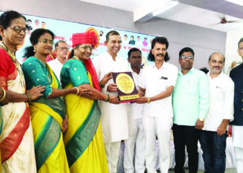 शिक्षक संघटनेतर्फे गुणवंतांचा सत्कार