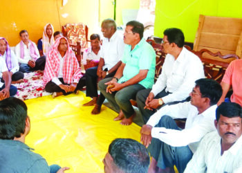 जयंत पाटील यांच्याकडून शिंदे कुटुंबियांचे सांत्वन