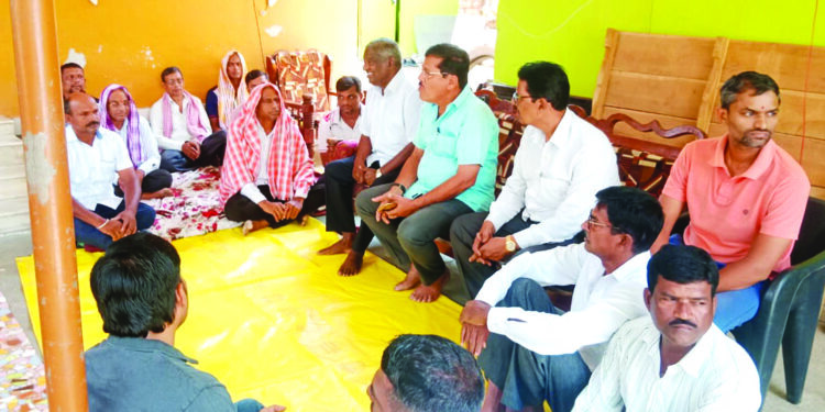 जयंत पाटील यांच्याकडून शिंदे कुटुंबियांचे सांत्वन