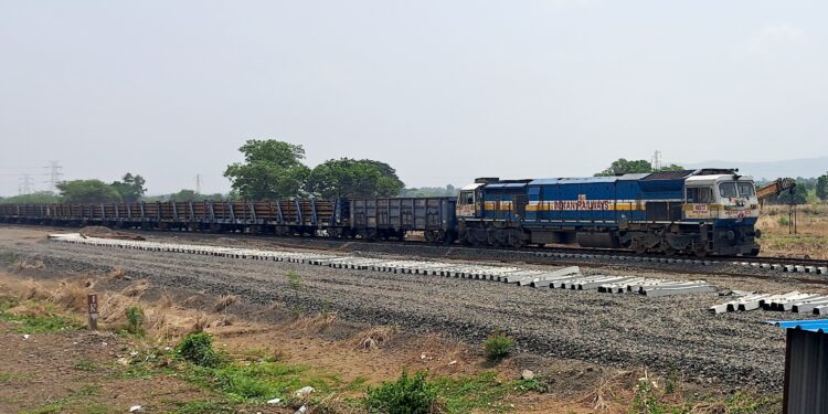 पनवेल-कर्जत मार्गावर मालगाडी धावली