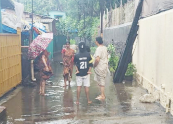 नुकसानग्रस्तांच्या मदतीसाठी शेकाप तत्पर