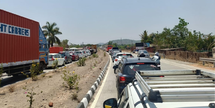 मुंबई-गोवा महामार्गावर वाहतूक कोंडी