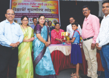 अर्वा चिखलेचा शिक्षणाधिकार्‍यांकडून सत्कार