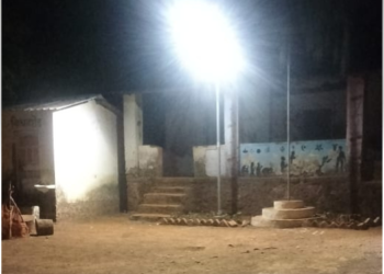 ठाकूरवाडी सौर दिव्यांनी उजळली