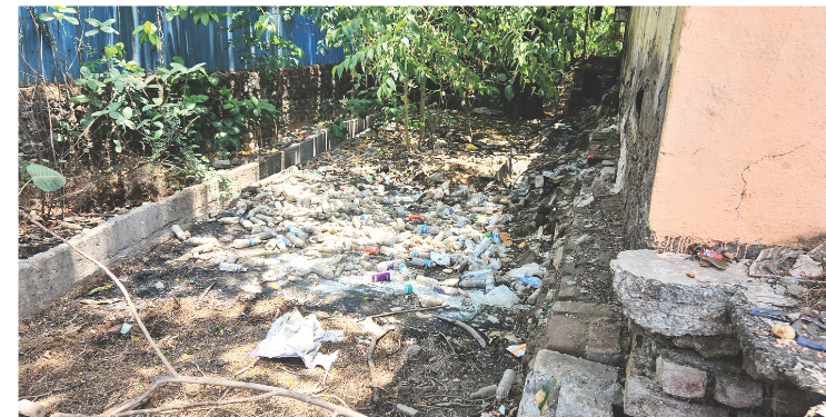 एसटीच्या मुख्यालयात कचर्याचा ढिगारा