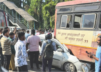 भरधाव कारची एसटी बसला धडक