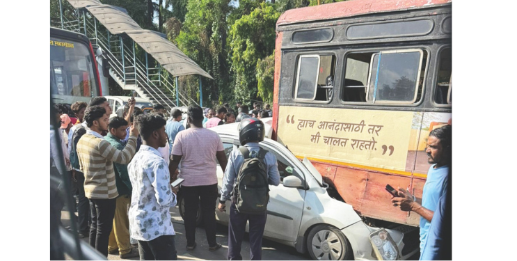 भरधाव कारची एसटी बसला धडक