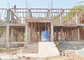 प्राथमिक उपकेंद्राचे बांधकाम अनियोजित जागेत