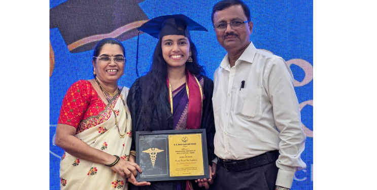 रोह्याची सिद्धी सातपुते बीएएमएस उत्तीर्ण