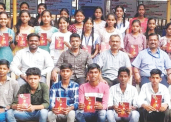 स्वयं अध्ययनाने घडवले विद्यार्थी