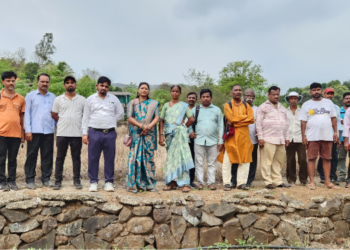 रस्ता द्या नाहीतर जीव घ्या; ग्रामस्थांची शासनाला विनवणी