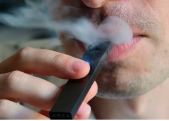 किशोरवयीन मुलांमध्ये ई-सिगारेटचा वाढता ट्रेंड