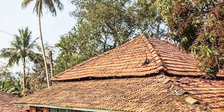 खेड्यातील कौलारू घरे नामशेष होण्याच्या मार्गावर