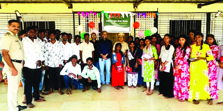 कातकरी युवकांमध्ये समाजभान जागवणारे शिबीर